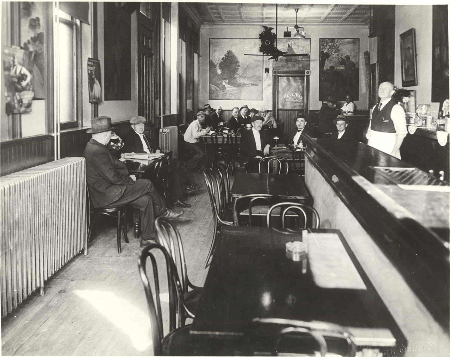 Zoglmann’s Restaurant interior, 1934. Zoglmann-Linz Family Photo Collection. MSS 874, Detre Library & Archives, Heinz History Center.