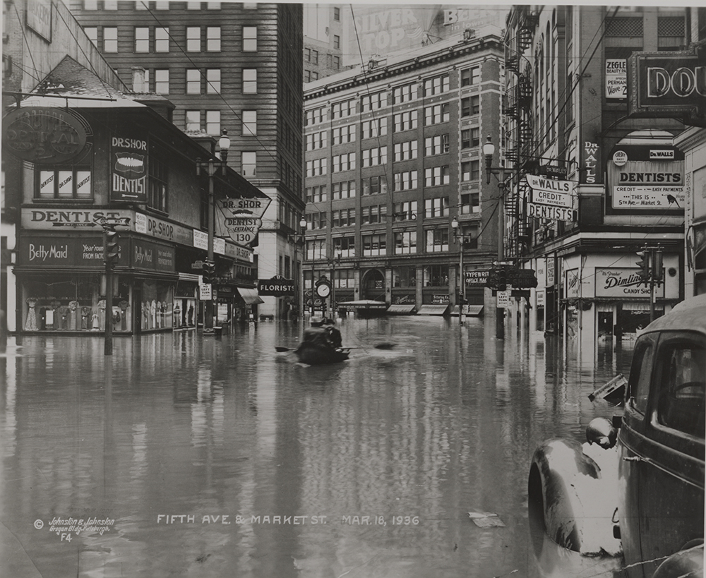 Fifth Avenue and Market Street (Market Square), March 18, 1936. | St. Patrick's Day Flood | Heinz History Center