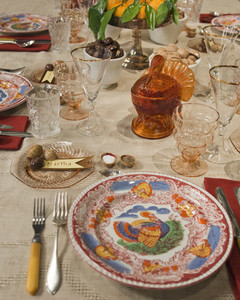 In 2009, Martha Stewart featured one of the glass turkeys on a table set for holiday dinner as part of a Thanksgiving Day special program. Stewart’s use of the dish created great visibility for the piece and resulted in an exponential increase in sales for L.E. Smith. Courtesy of marthastewart.com.