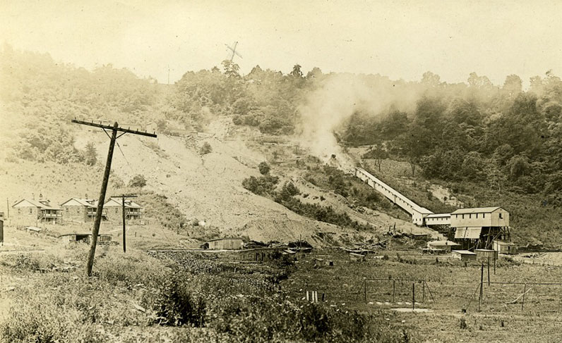 Saledka Mine of Cliftonville after the Battle. A&M 2139, Lee Collection, courtesy of the West Virginia and Regional History Collection, West Virginia University Libraries.