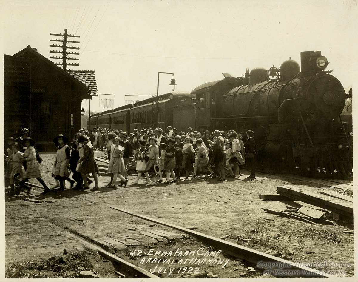 Children arriving at the Emma Farm Camp in Harmony, Pa. in 1922.