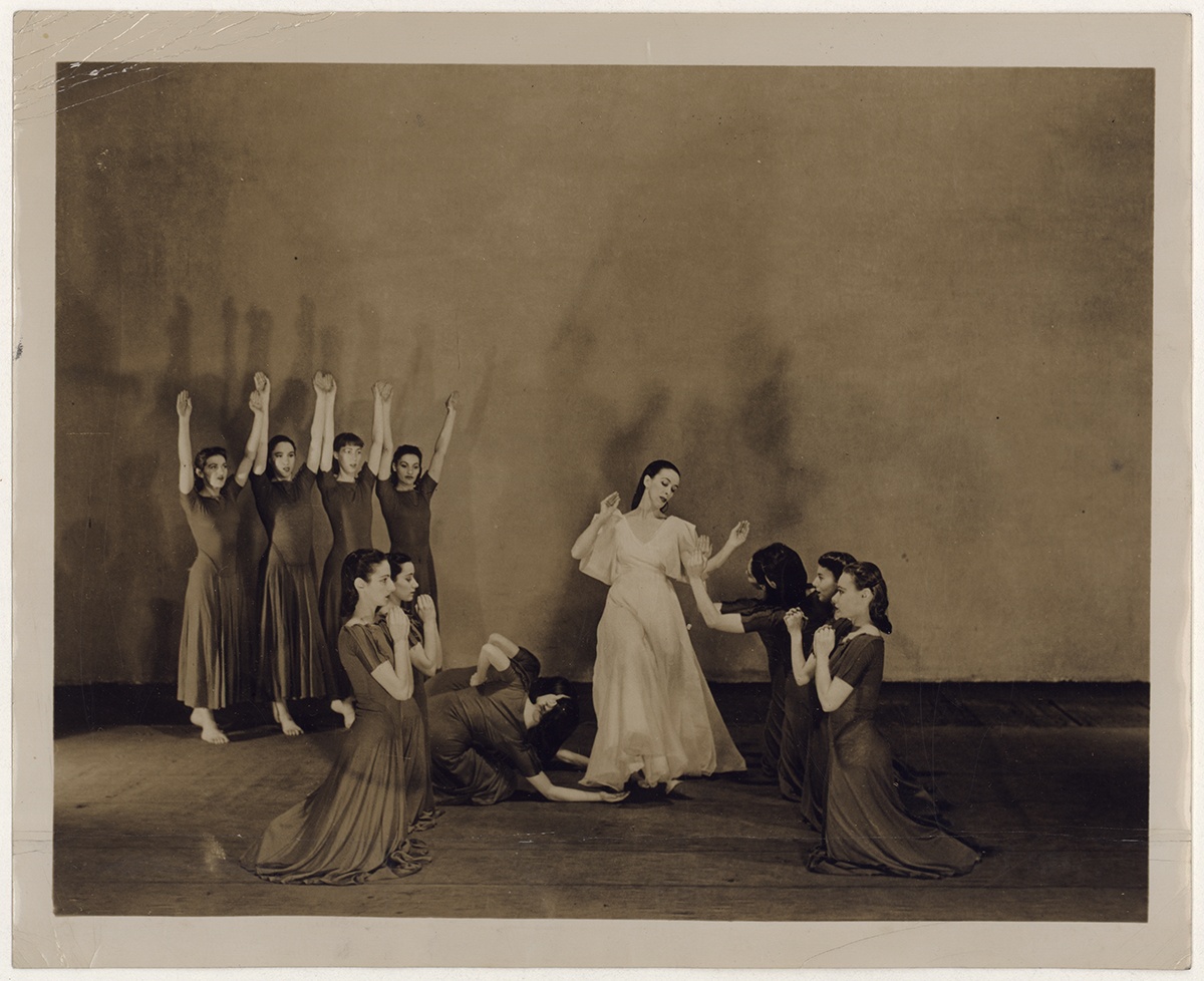 Martha Graham and company performing “Primitive mysteries, No. 7,” c. 1940. This was one of the three dances included in the 1937 Pittsburgh recital. Courtesy of the Library of Congress, Prints and Photographs Division.