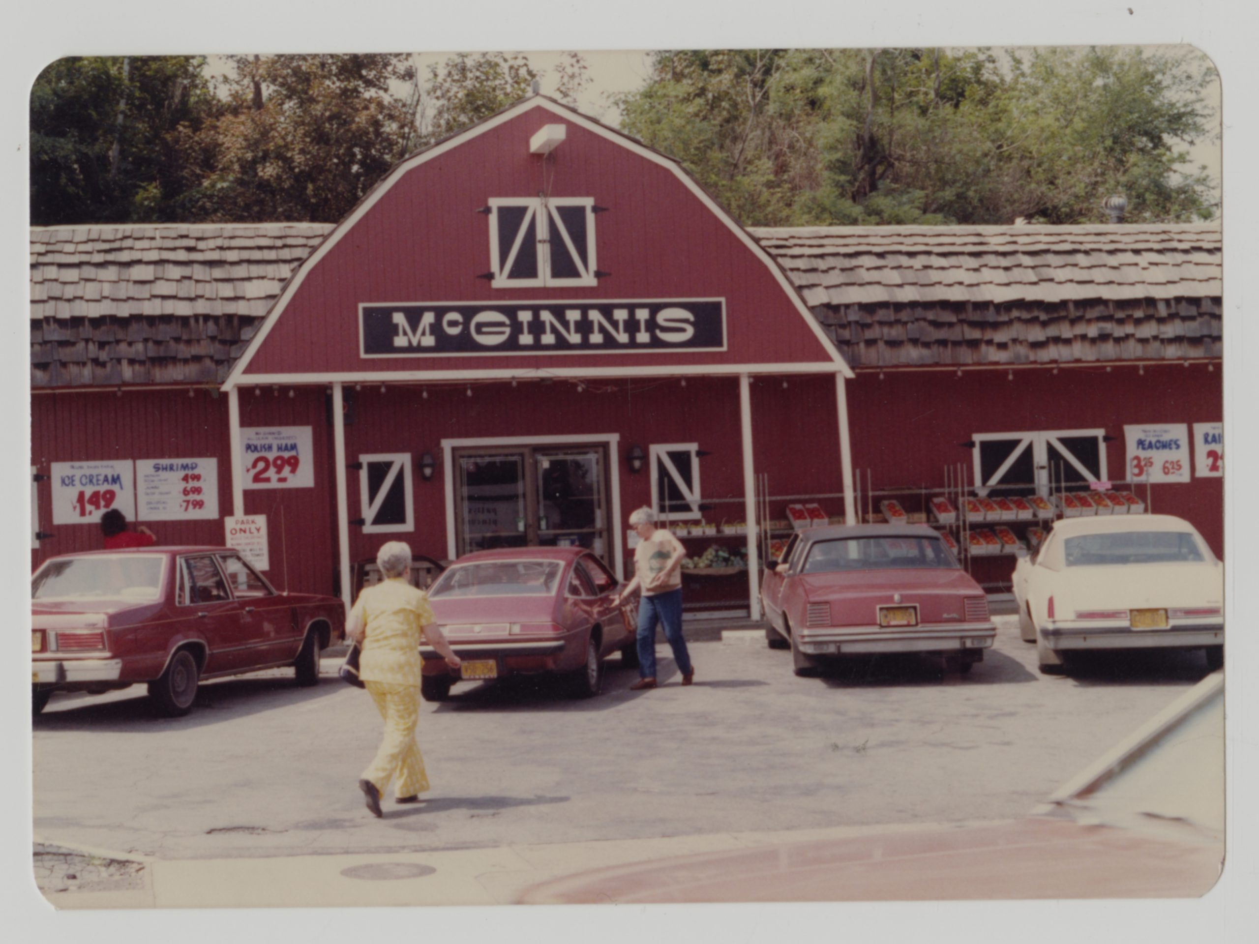 A view of the McGinnis Country Deli and Market store on Brownsville Road in the South Hills, c. 1980.