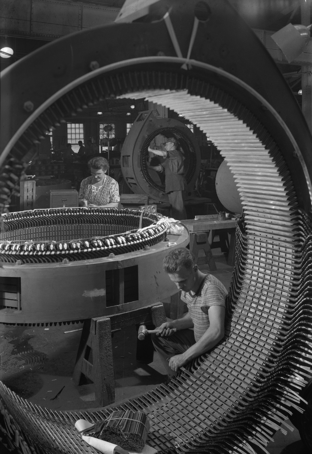Manufacturing operations at the Elliot Company's Ridgway facility, 1947